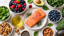 Assiette vue de dessus avec saumon, noix, myrtilles, épinards et huile d olive pour la santé cérébrale